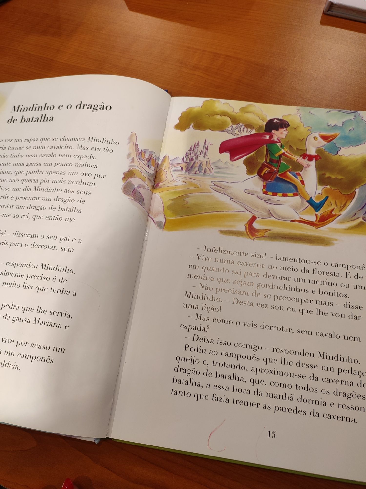 Livro infantil de contos clássicos