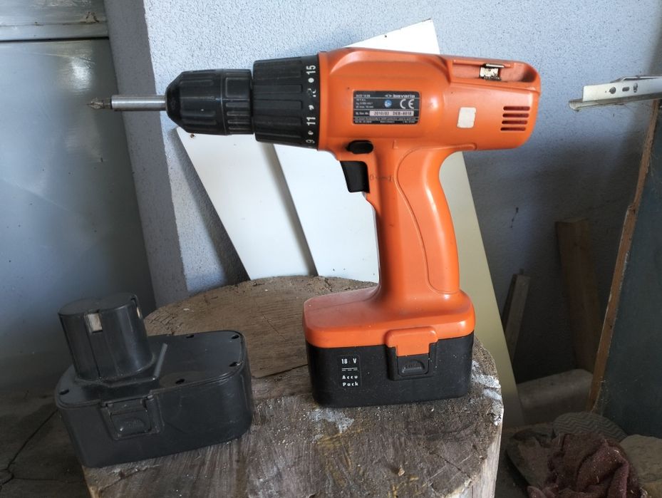 Máquina aparafusadora com 2 baterias
