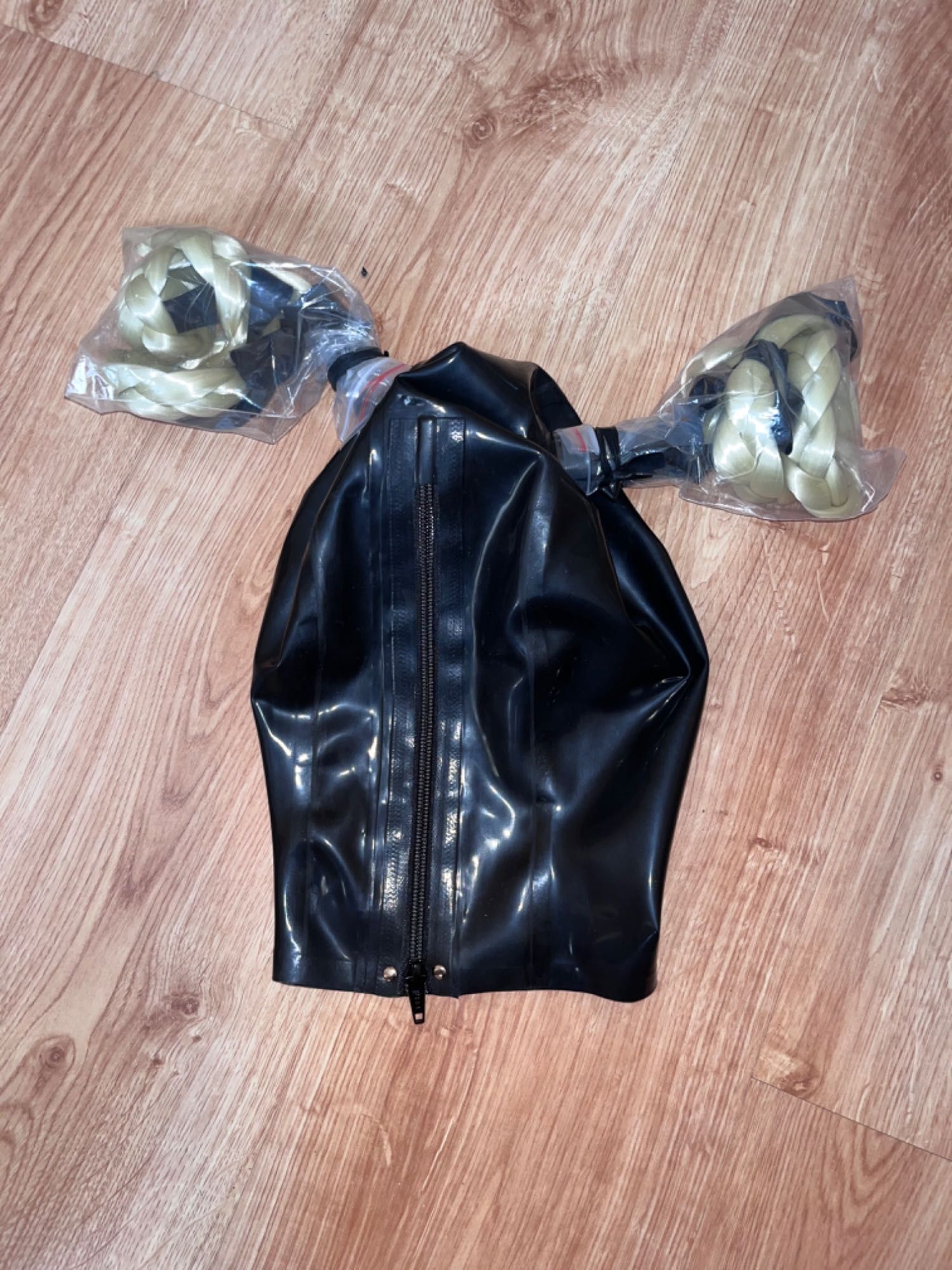 802a/Maska Teatr Bal kostium latex lateks kuce blond ze wstążkami M