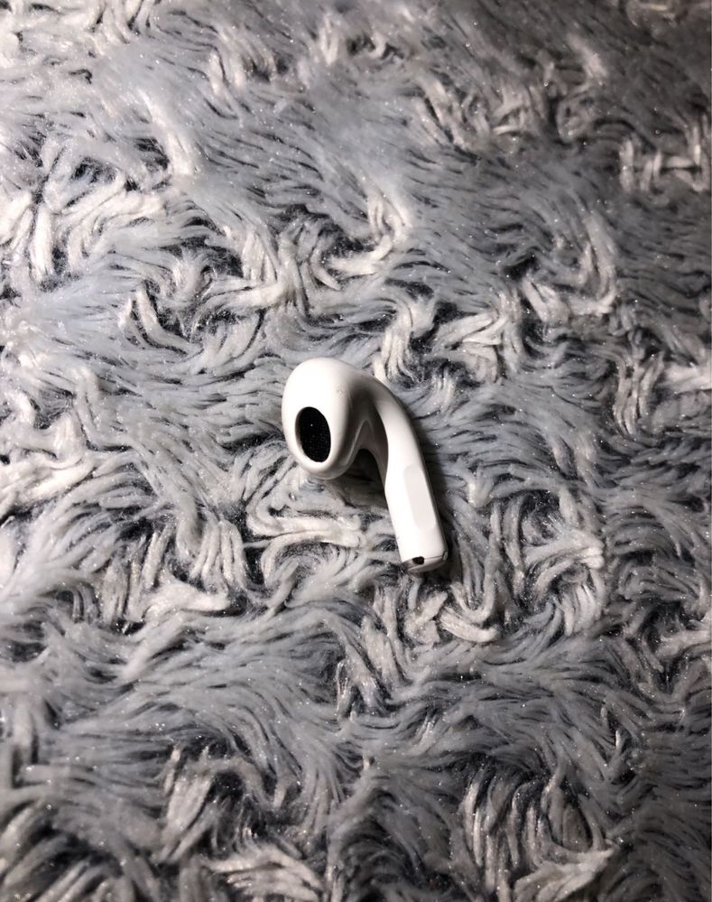 Продам навушник airpods left лівий повністью робочий