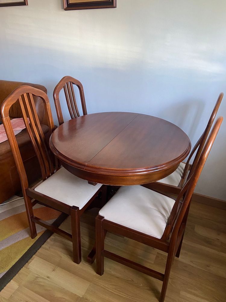 Conjunto mesa e 4 cadeiras