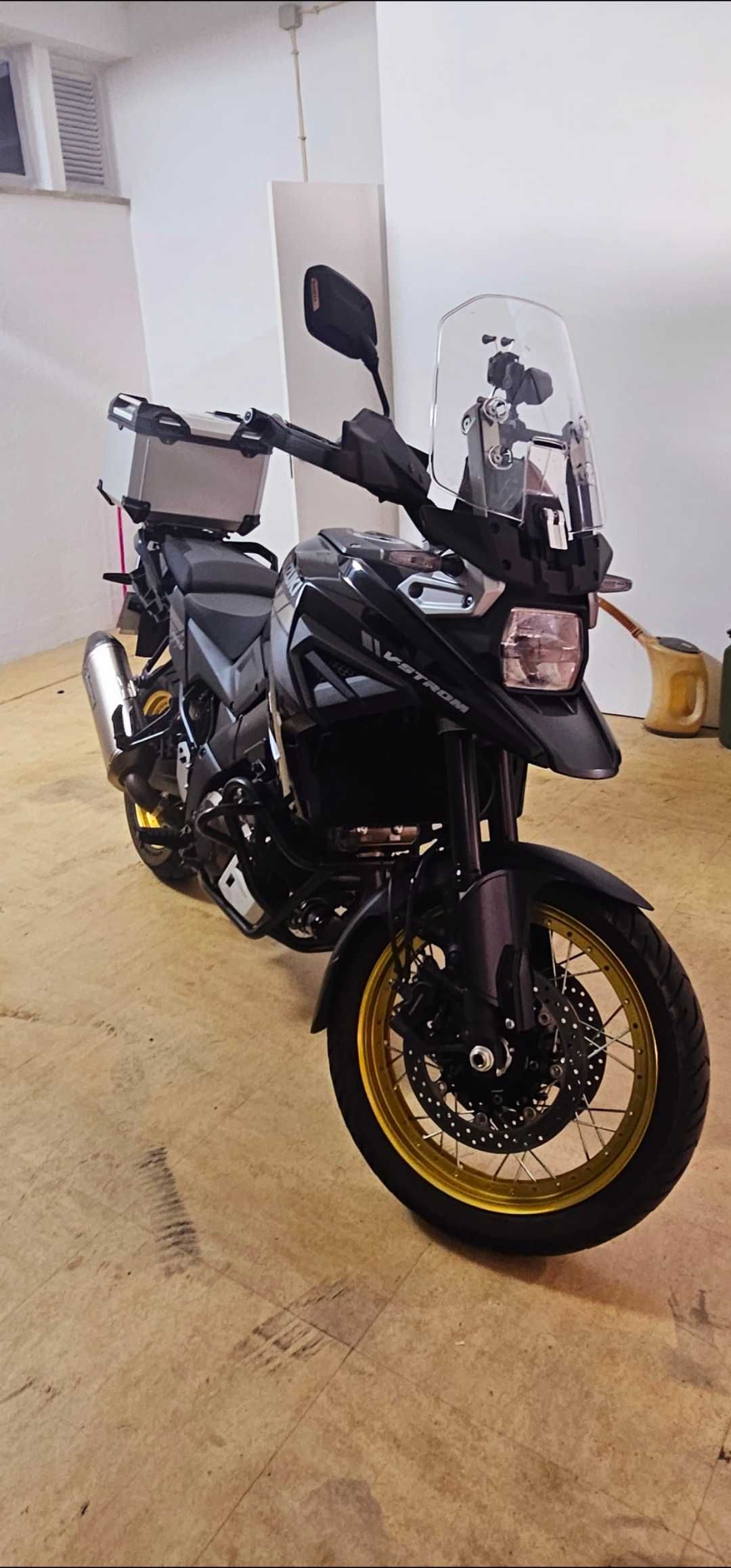 Suzuki V-STROM como nova!