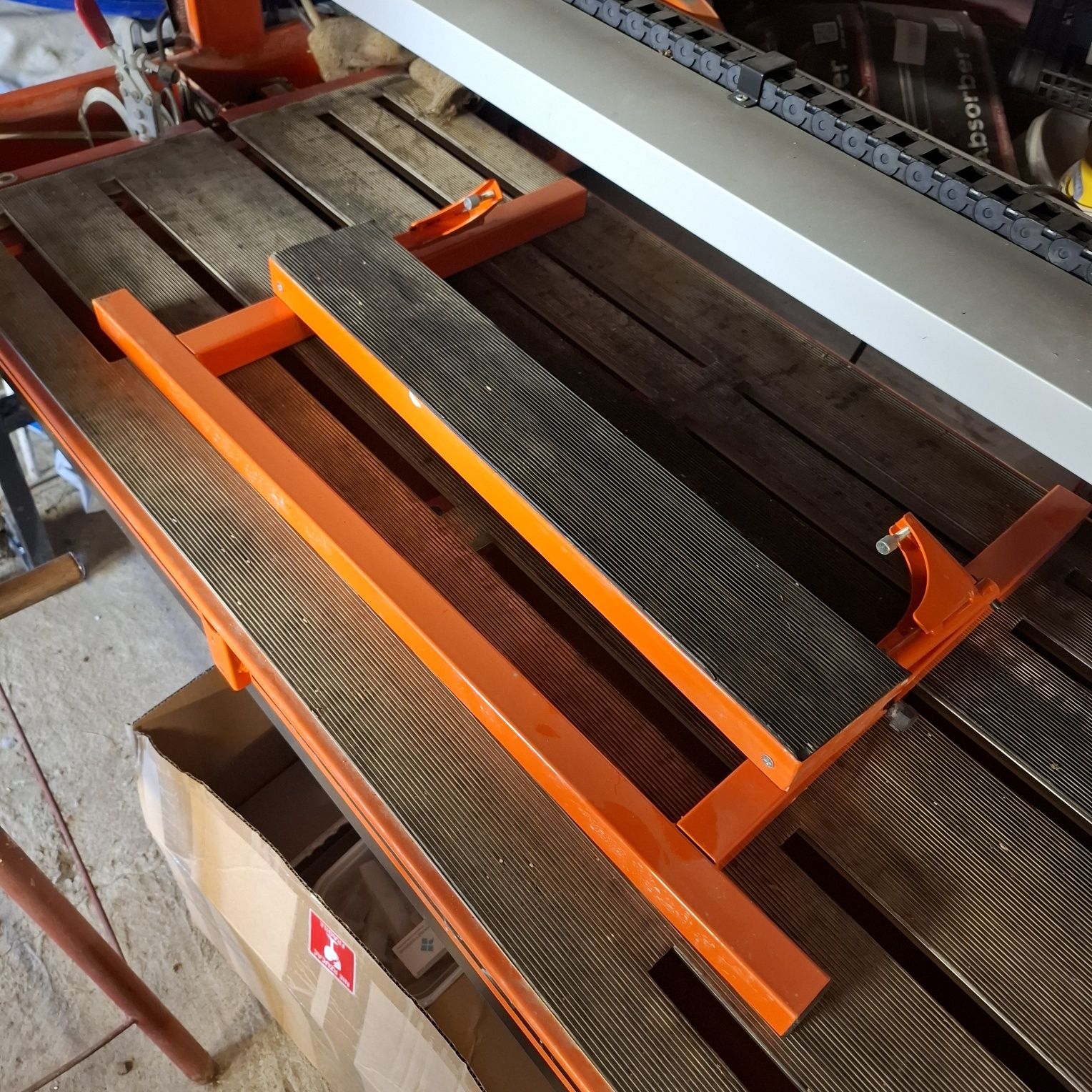 Przecinarka do plytek Norton Clipper TR232L