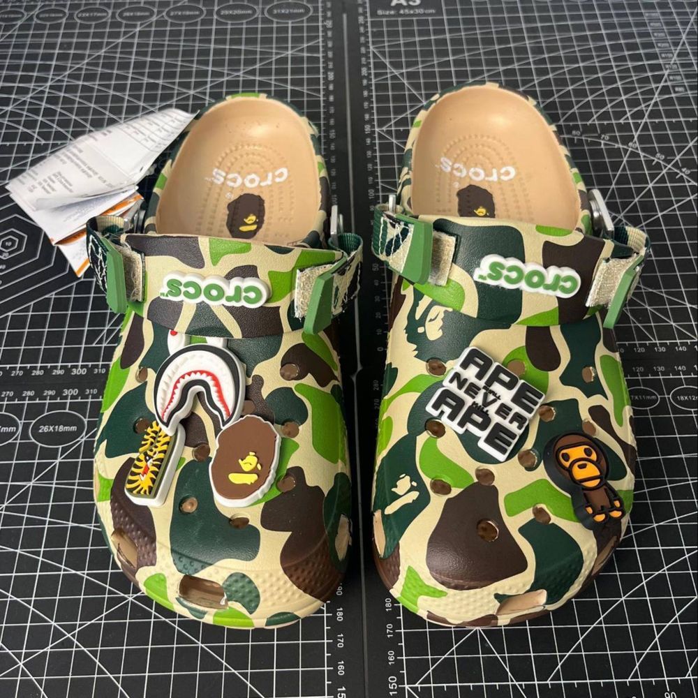 Тапочки Crocs x Bape