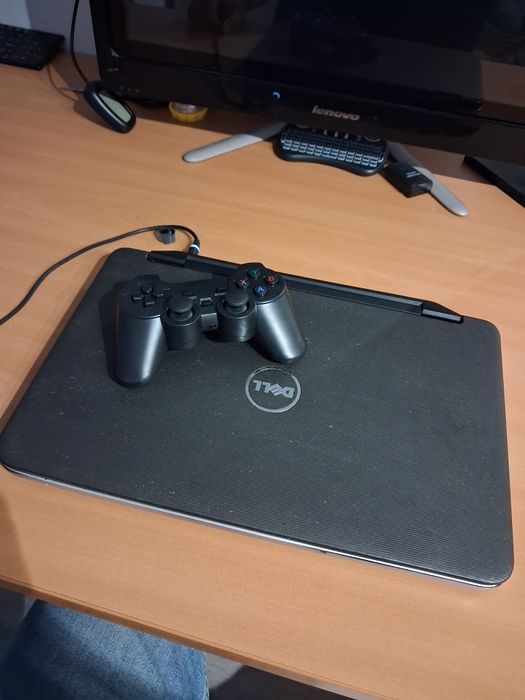 Laptop DELL z emulatorami konsol 40 tys  gier (możliwy dowóz)