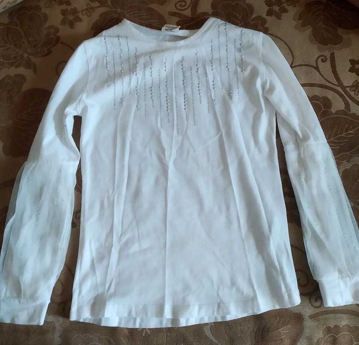 Продам шкільні речі(блузи, штани) для дівчаток