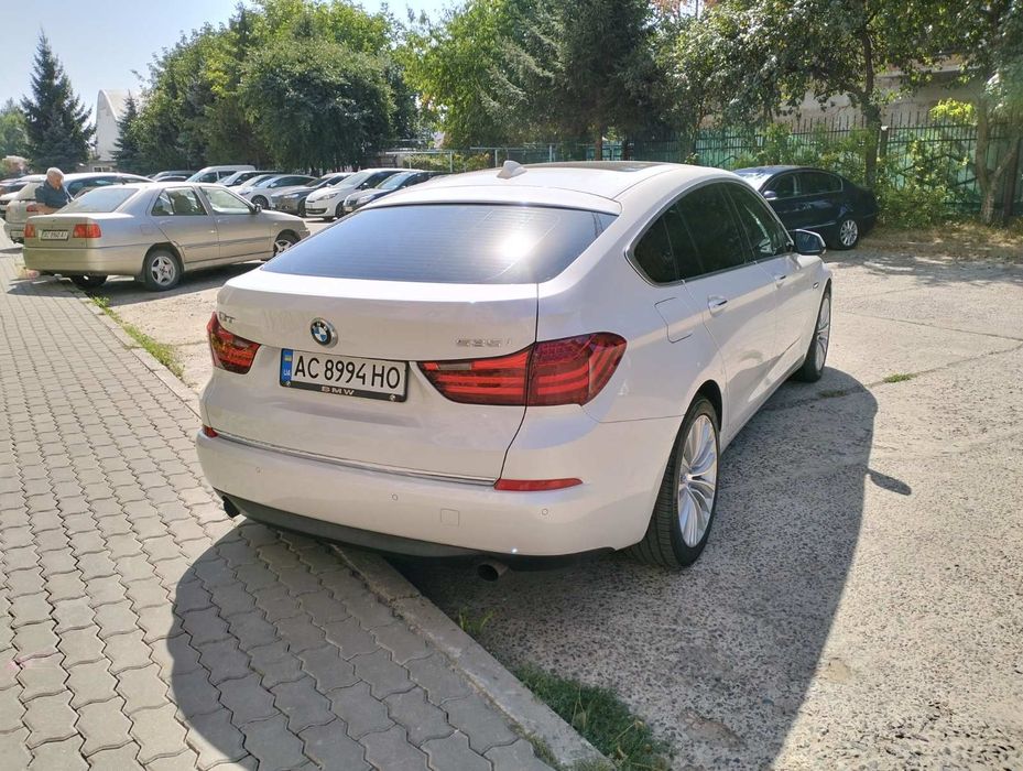 Автомобіль BMW 5GT 2016