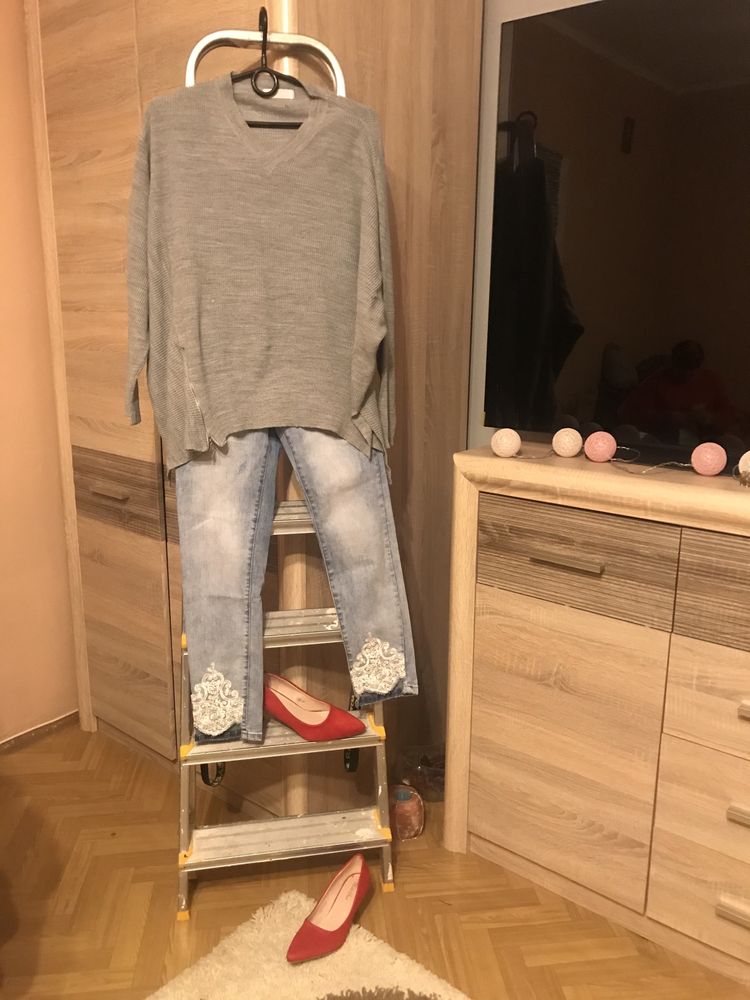 Sweter szary w szpic Megi nowy