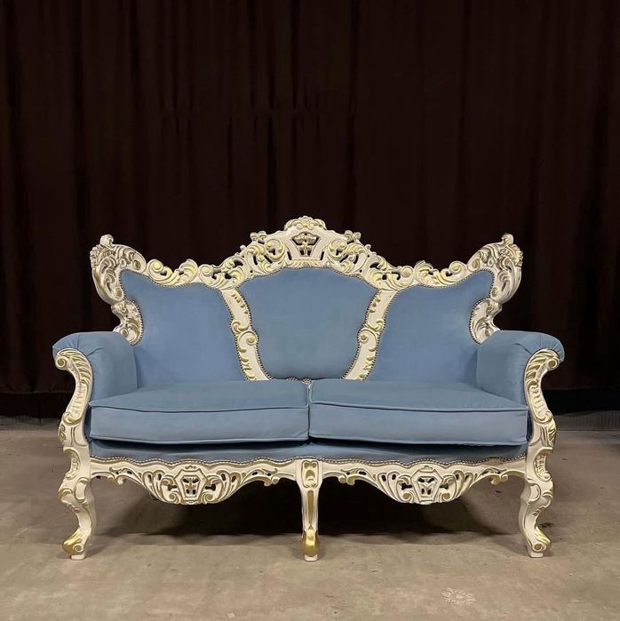 Деревʼяний диванчик в стилі Dior Maison