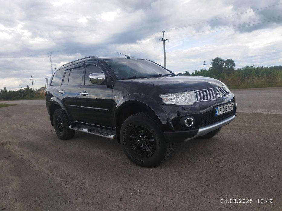 Mitsubishi pagero sport 2011