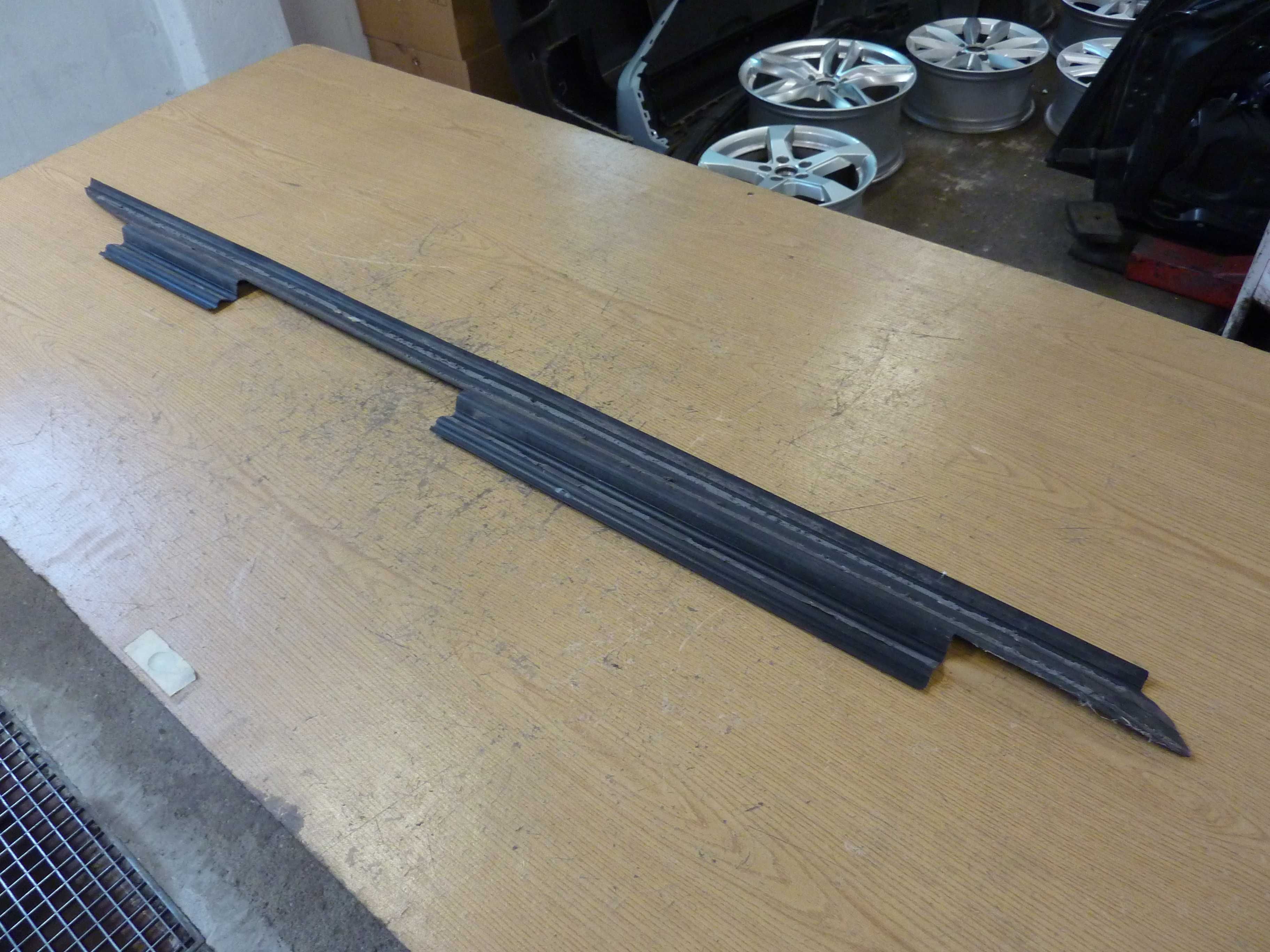 AUDI A3 8L lift 5 drzwi LISTWA PROGOWA PRAWA 8L4.853492 oryginał