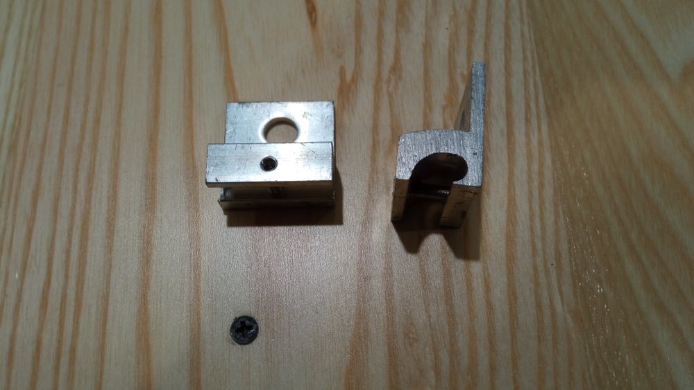 Zacisk do przewodu uziemiającego PV na śrubę M10