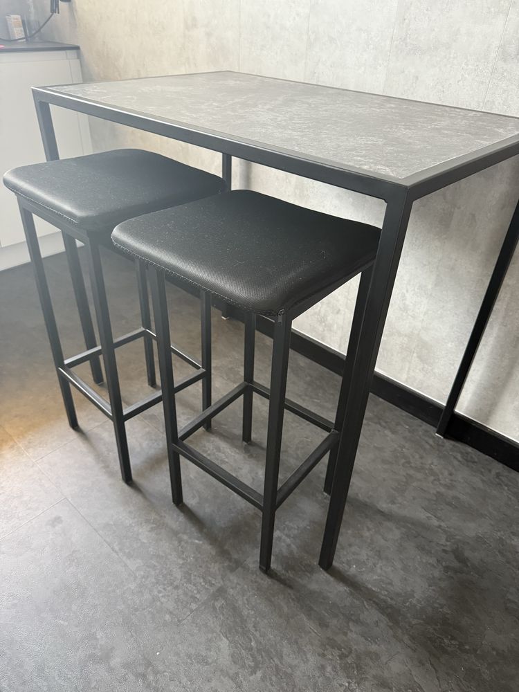 Stół w stylu industrialnym