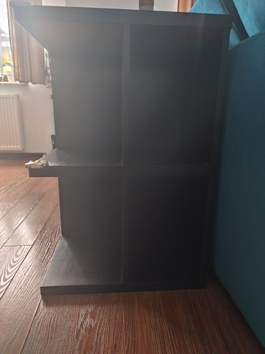 Biurko Ikea ciemnobrązowe.