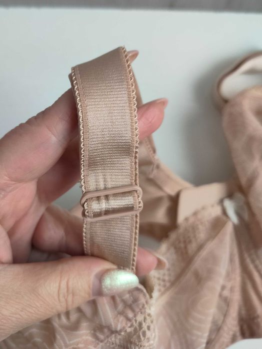 Бюстгальтер Marks & Spencer 95G на большую грудь бежевый в сердечки