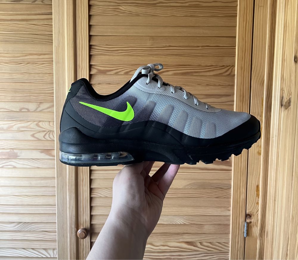 Чоловічі кросівки Nike Air Max Invigor 47р