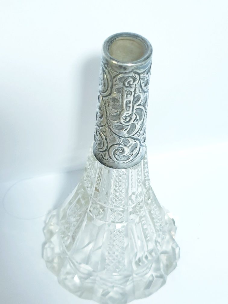 Antigo frasco de perfume em cristal lapidado com prata inglesa
