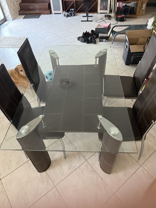 Mesa de sala de jantar com 4 cadeiras