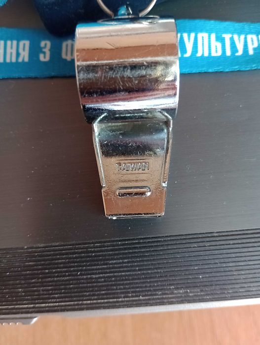 Свисток судейский