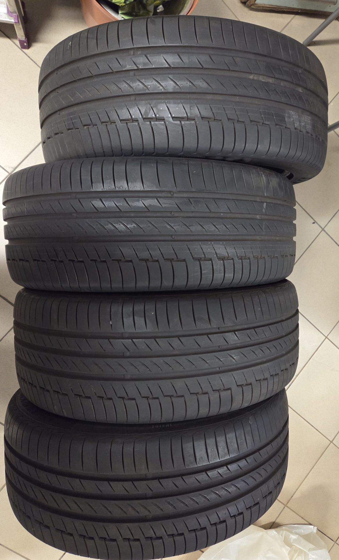 Opony letnie Continental 245/45R19