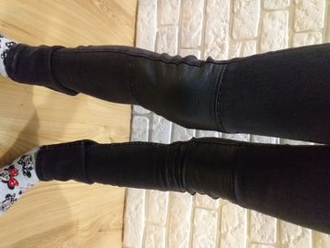 Czarne dżinsowe rurki z naszywką kotka kota H&M roz 122 jeans dżins