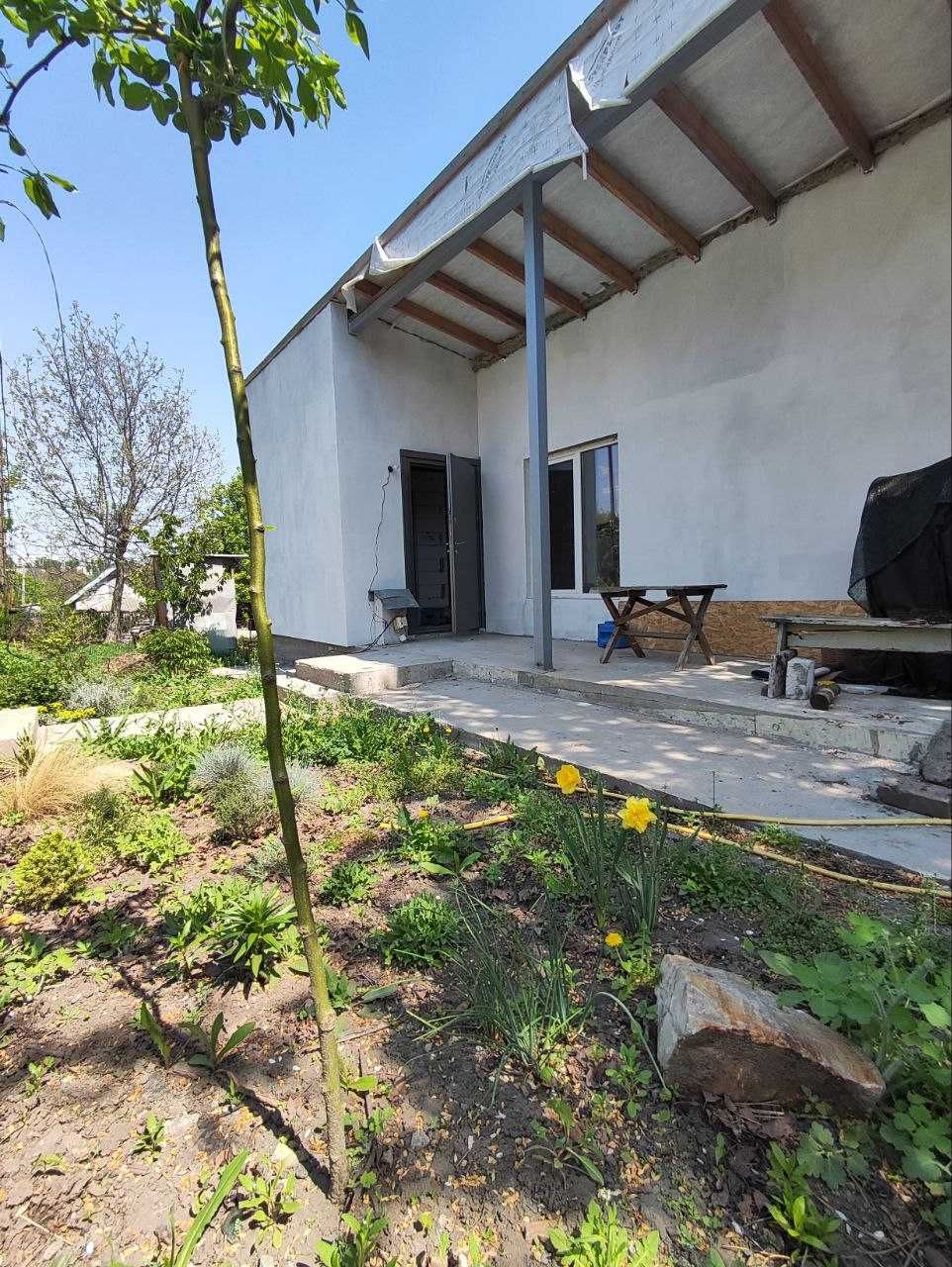 Продам дачу у місті Дніпро, будинок з ділянкою 7,5 соток.