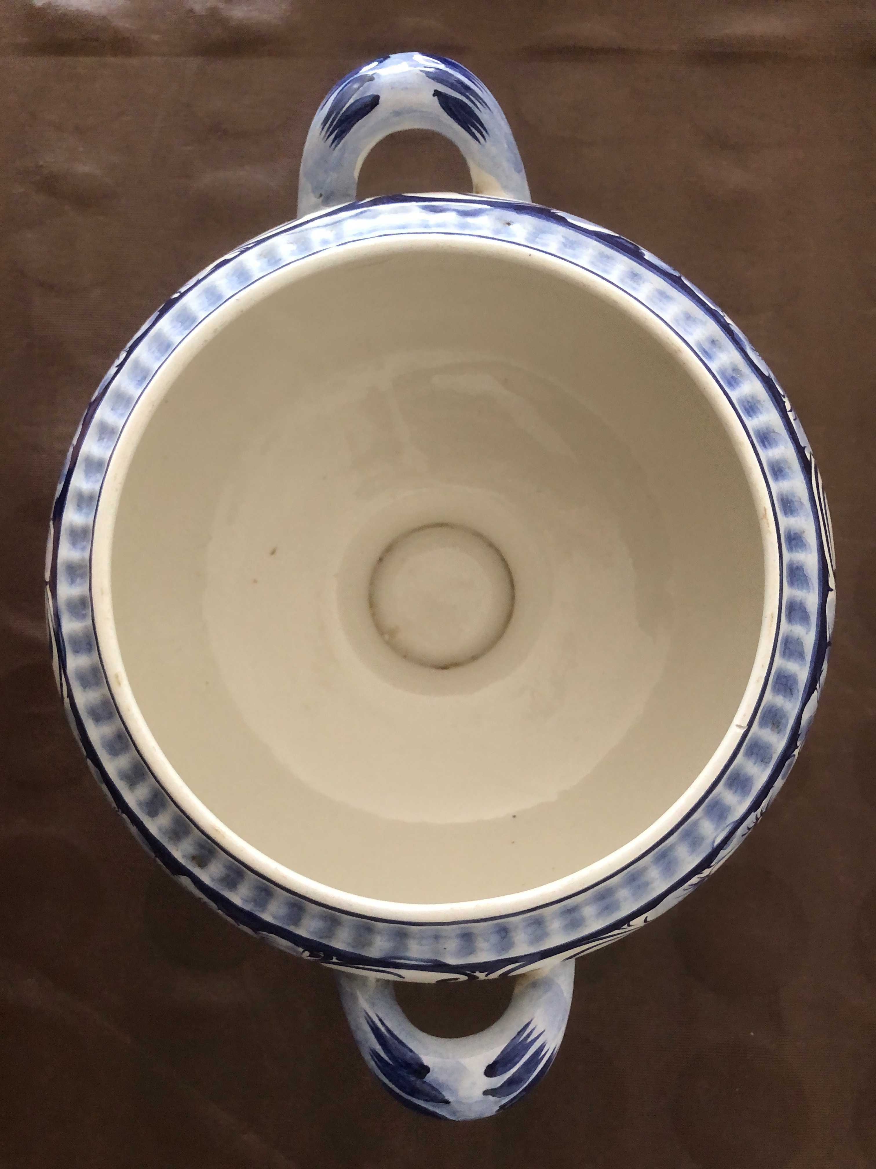 Pote de porcelana pintado à mão