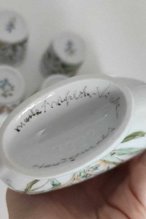 Fürstenberg, porcelanowa piersiówka z kieliszkami