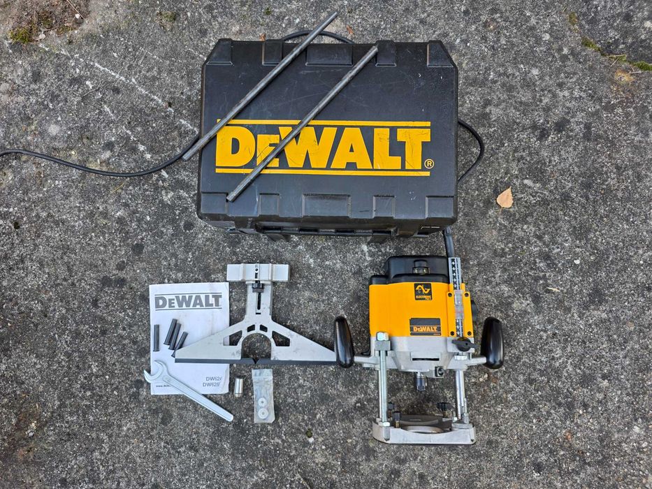 frezarka górnowrzecionowa DEWALT o mocy 2000w DW625E zestaw