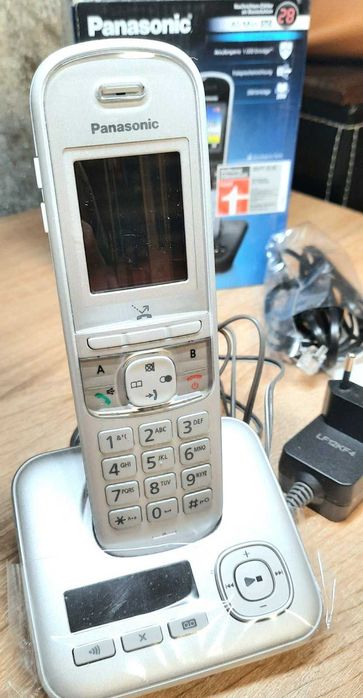 Телефон безпровідний білий Panasonic KX-TGH 720.