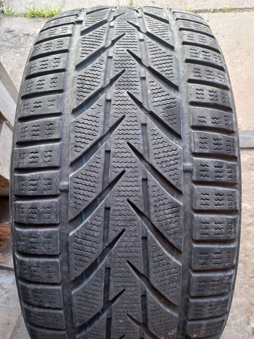 Шина TOYO SnowProx S953 235/40 R18 98 H
Зимняя резина
резина
колесо
Го
