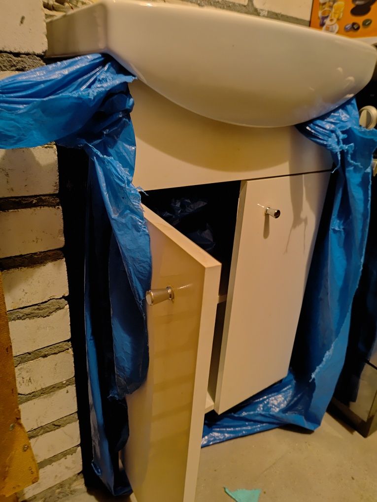 Szafka pod umywalkę wraz z umywalka i bateria