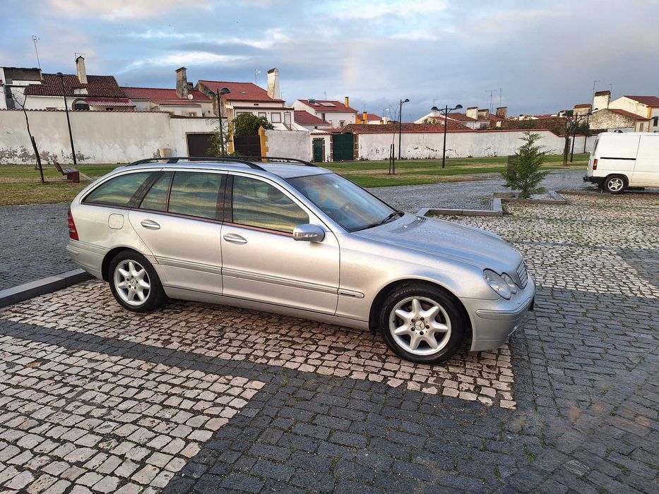 Mercedes Benz C220 CDI AUTOMÁTICA. ano 2004