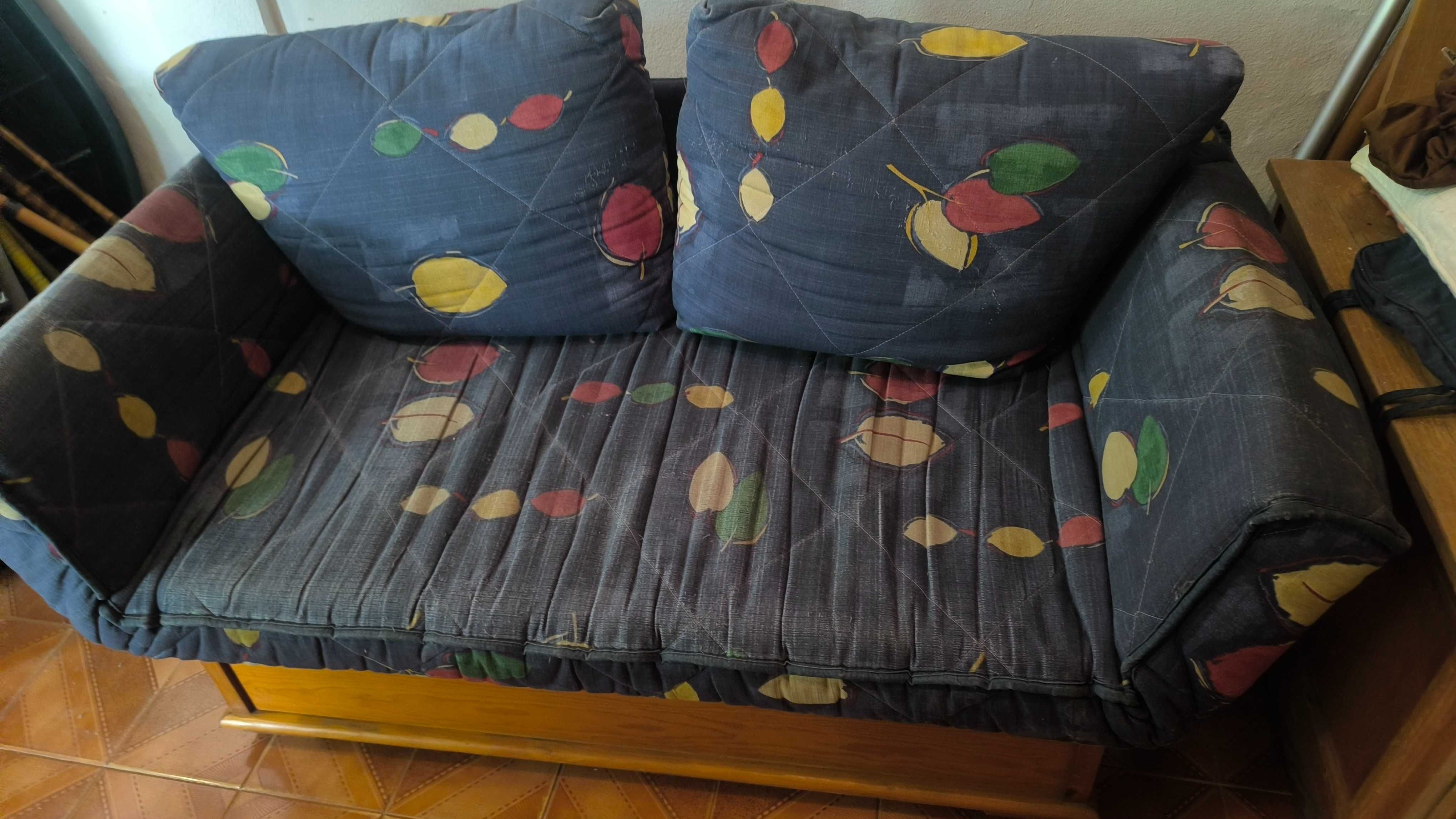 Sofá de 2 pessoas - Com Cama e Gaveta para arrumação