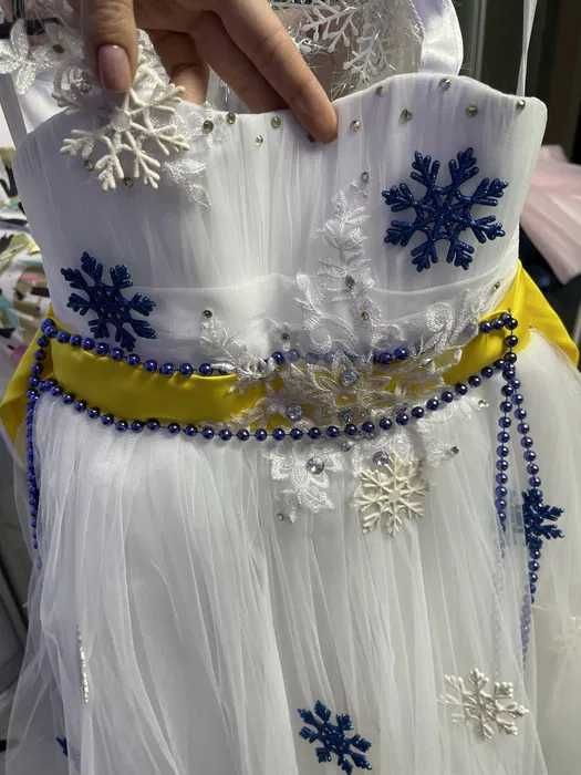 Новорічний костюм "сніжинка"