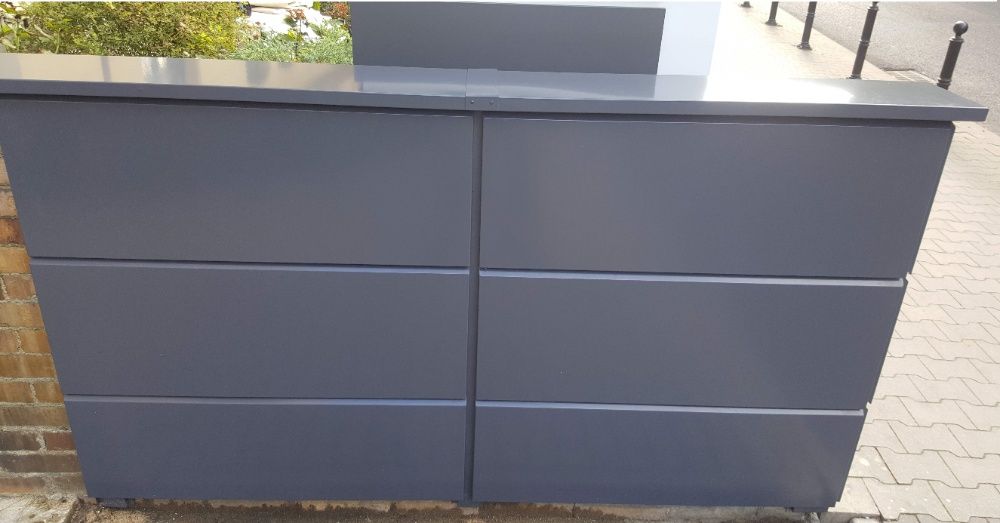 Czapy, daszki, opierzenia słupków, murków, nowoczesne ogrodzenia