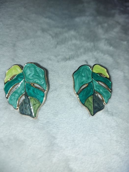 Oryginalne  kolczyki w kształcie liści na sztyfty