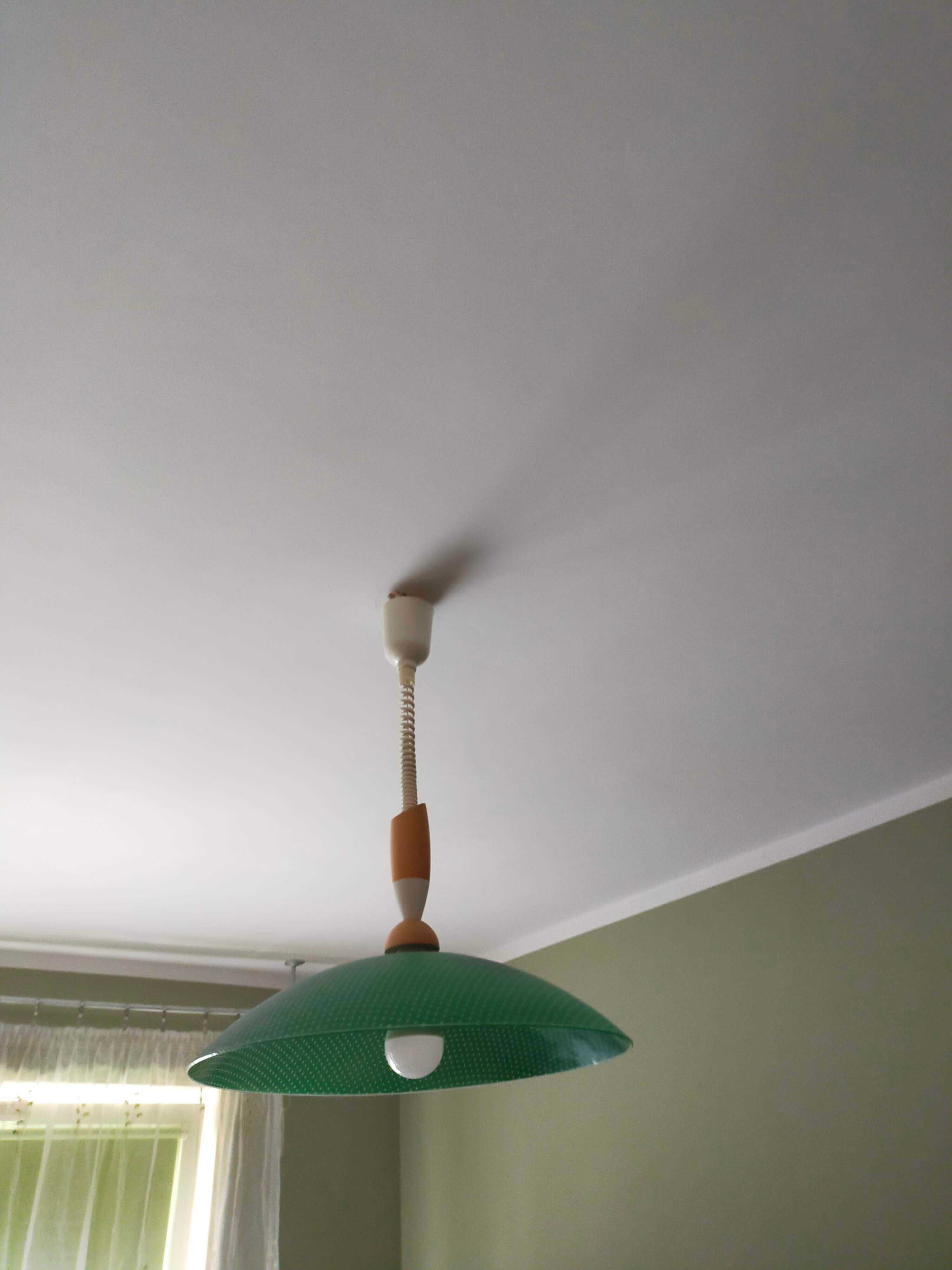 lampa wisząca z zielonym kloszem