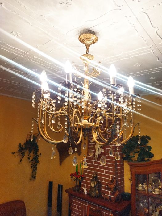 Żyrandol mosiężny z kryształkami