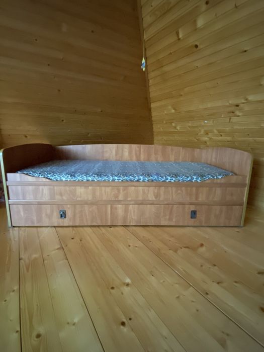 Продам ліжко з тумбочкою