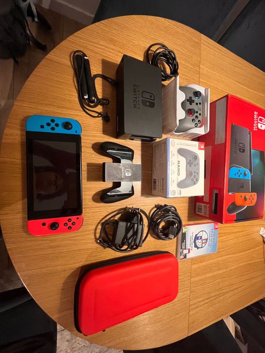 Konsola Nintendo Switch + gra i kontroler