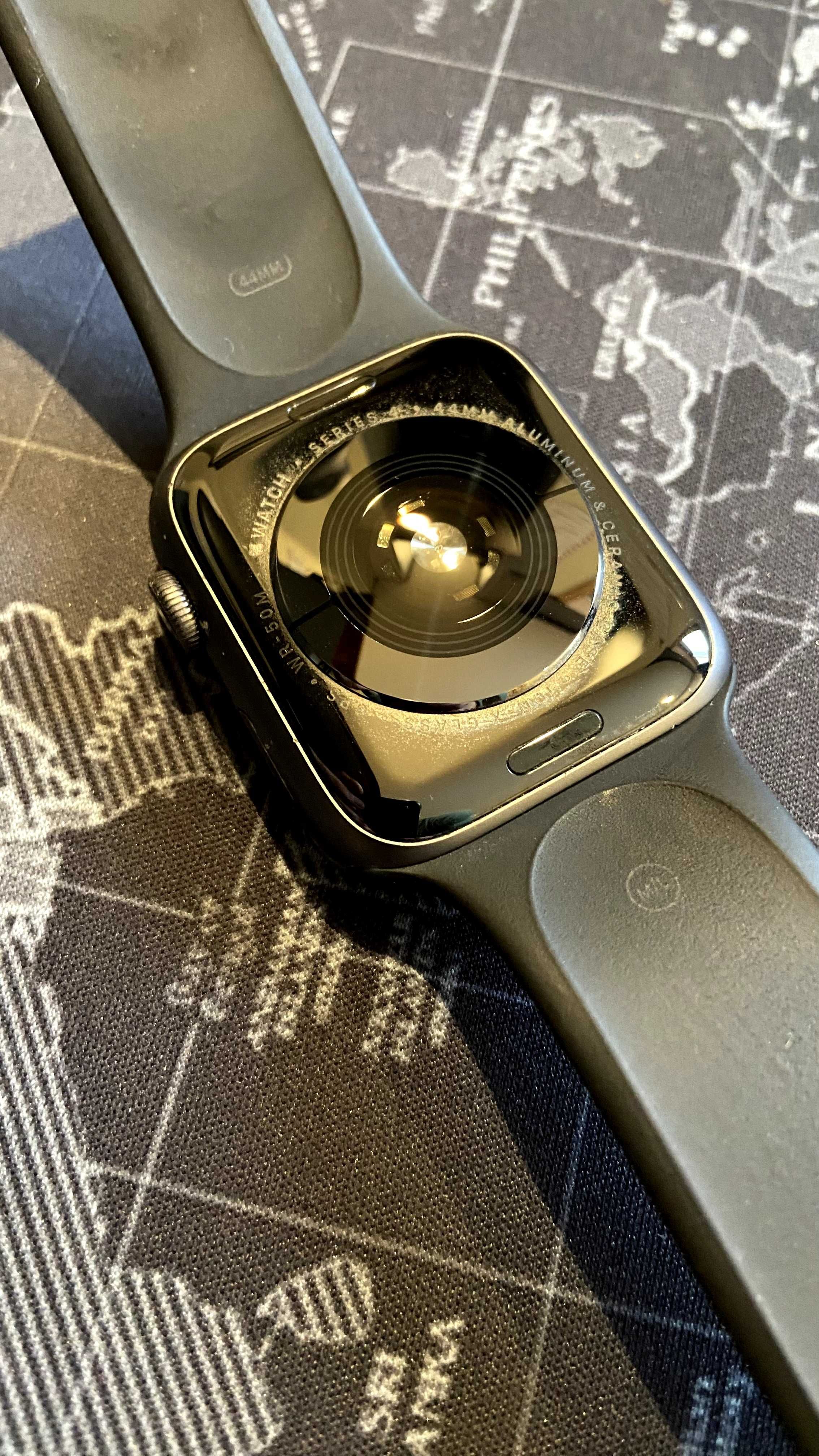 Apple Watch Series 4, GPS, alumínio, 44 mm (4.ª geração)