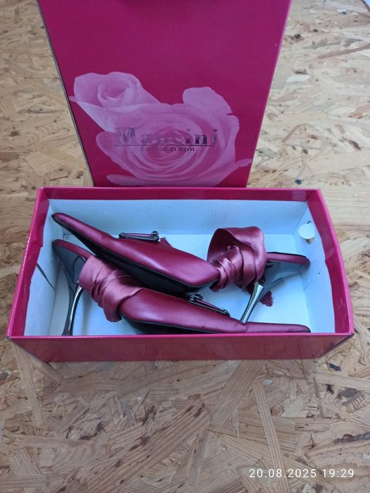 Брендове жіноче взуття, 37