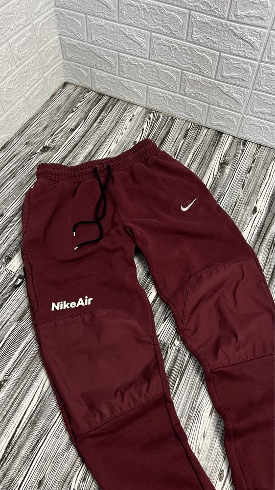 Спортивні штани Nike Air