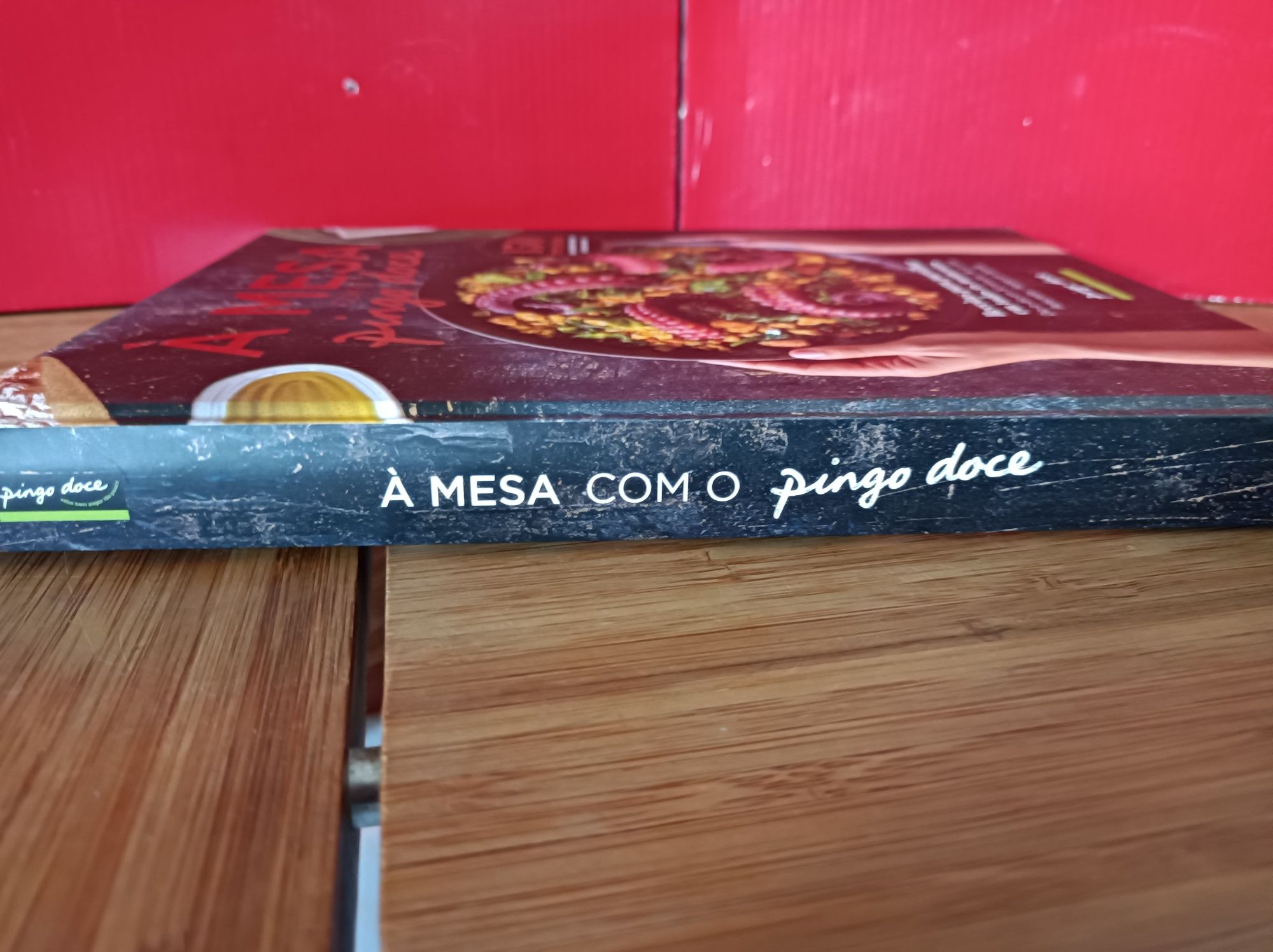 Livro de Receitas * À Mesa com o Pingo Doce - 150 Receitas *236Páginas