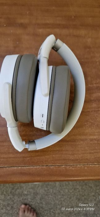 Наушники  Хорошие JBL качественные мощные беспроводные наушники .