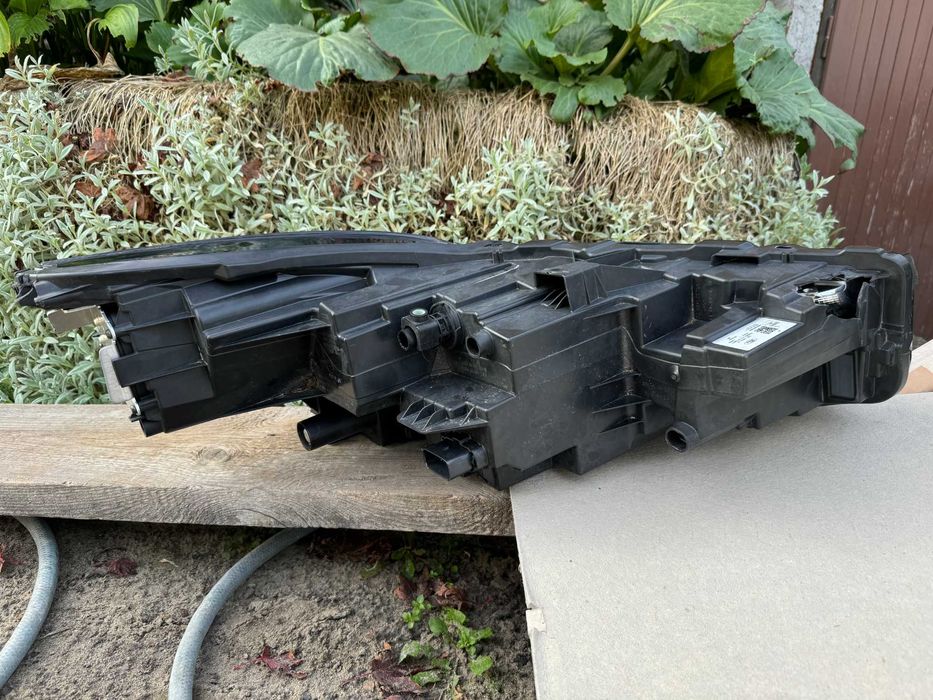 Reflektor lampa lewa escape 2023