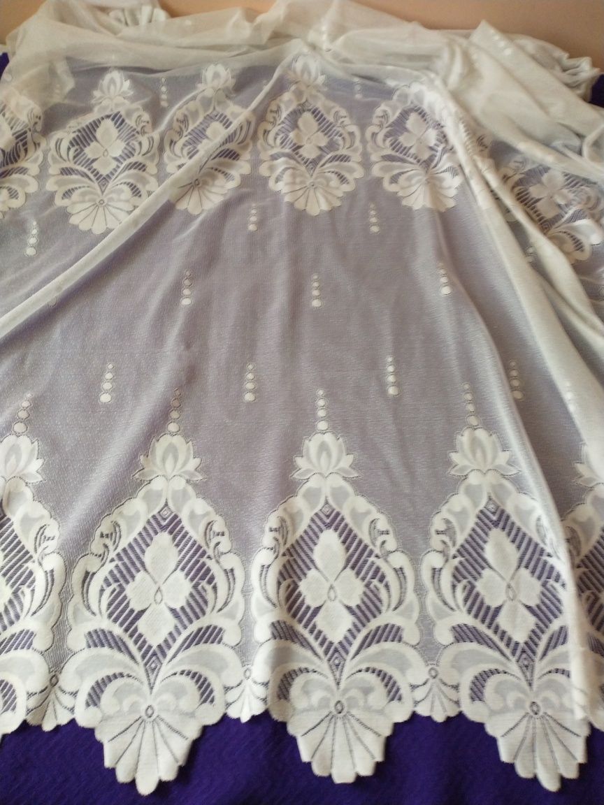 Firanka biała z tkaniny typu kryształek 245x232 cm wys.