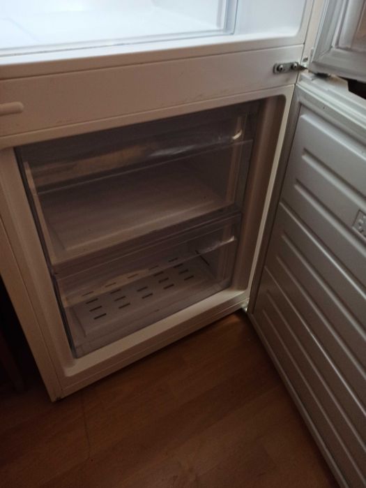 Lodówka Kernau KFRC 13153.1LF W LessFrost 202l - STAN BARDZO DOBRY