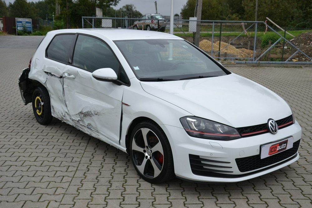 Volkswagen Golf gti* 2,0 benzyna 220 ps* xenon* ledy* 6-biegów* ICDauto